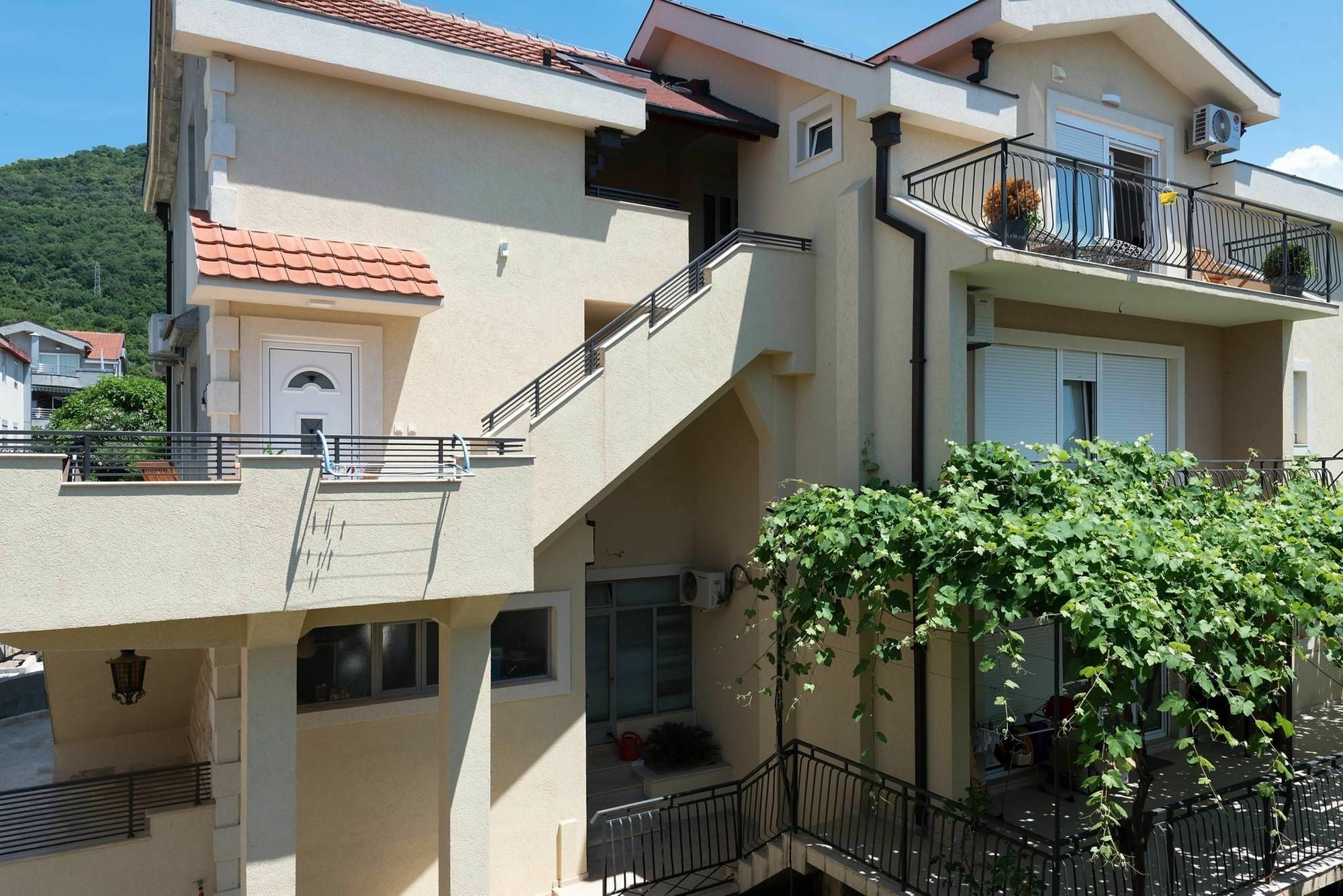42° North Apartments تيفات المظهر الخارجي الصورة